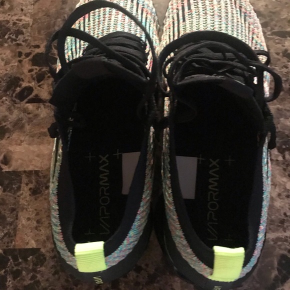 Nike - Picture 4 of 6